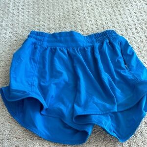poolside lululemon hotty hot shorts